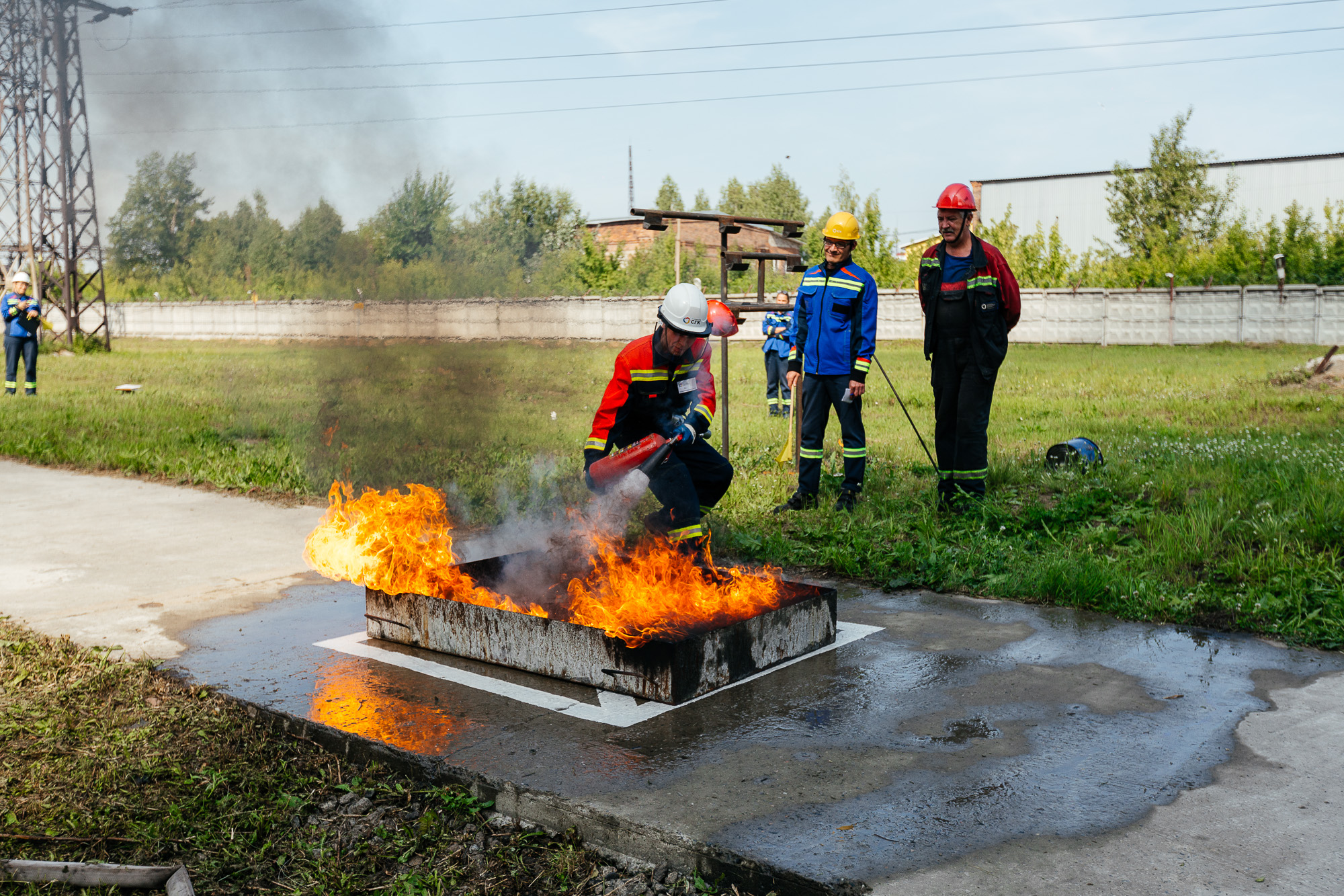 Тушить огонь по всем правилам безопасности. На Барнаульской ТЭЦ-2 провели соревнования добровольных пожарных формирований