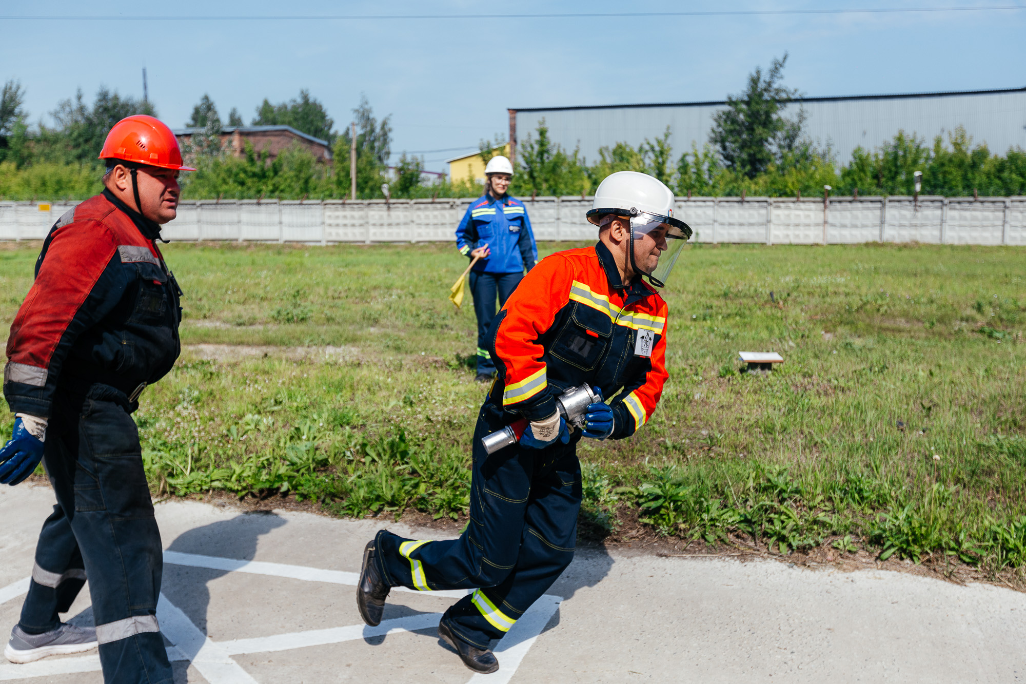 Тушить огонь по всем правилам безопасности. На Барнаульской ТЭЦ-2 провели соревнования добровольных пожарных формирований