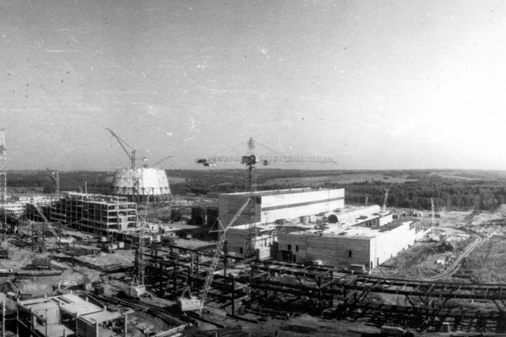 Строительство первой градирни Новосибирской ТЭЦ-5