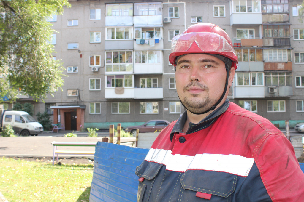 Григорий Рак-Рачёк на участке ремонта тепловых сетей в Центральном районе Новокузнецка