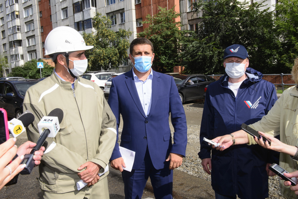 Барнаульские депутаты и общественники проинспектировали крупные участки ремонта теплосетей