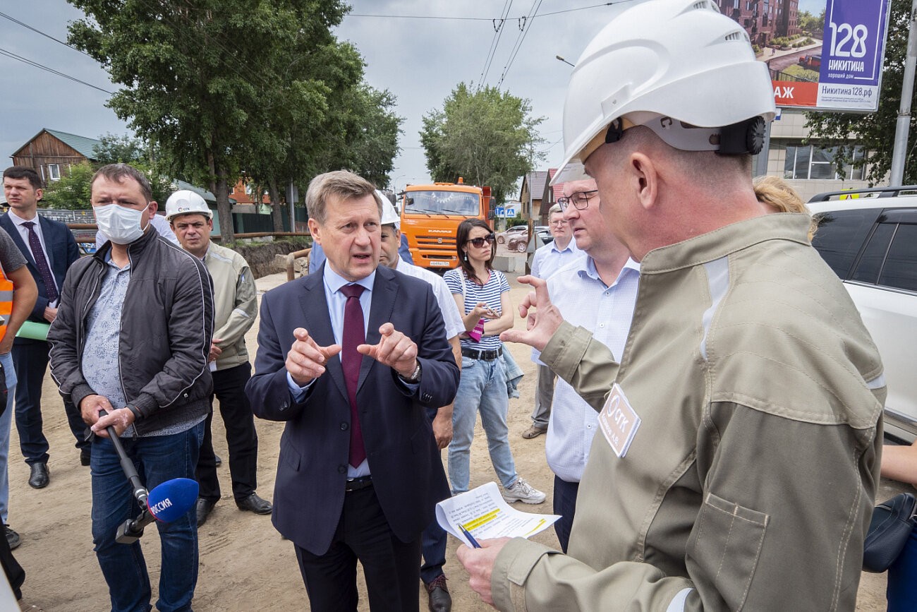 «Старайтесь, мужики»: мэр Новосибирска проконтролировал ход строительства теплотрассы